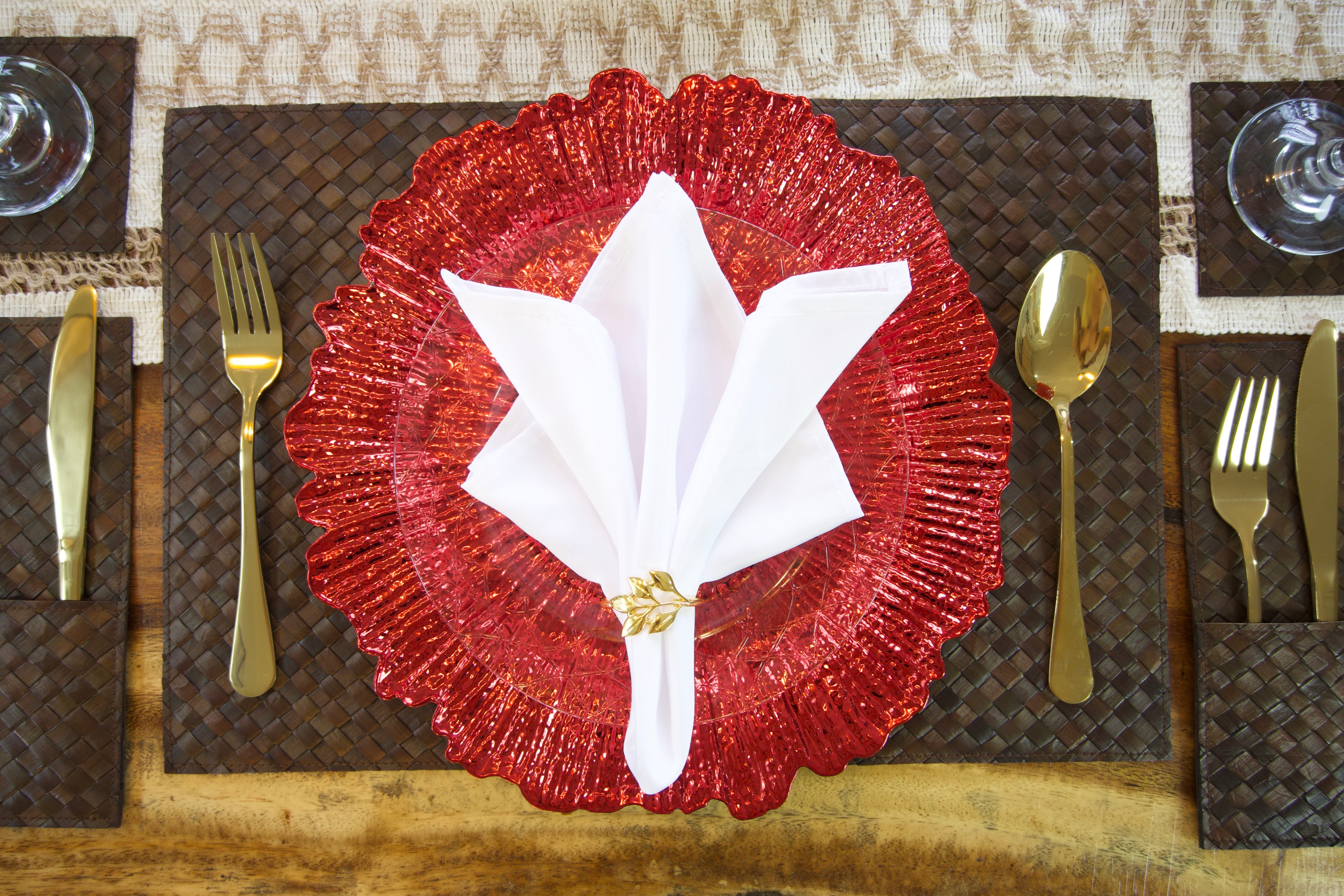 Natural material tablescape