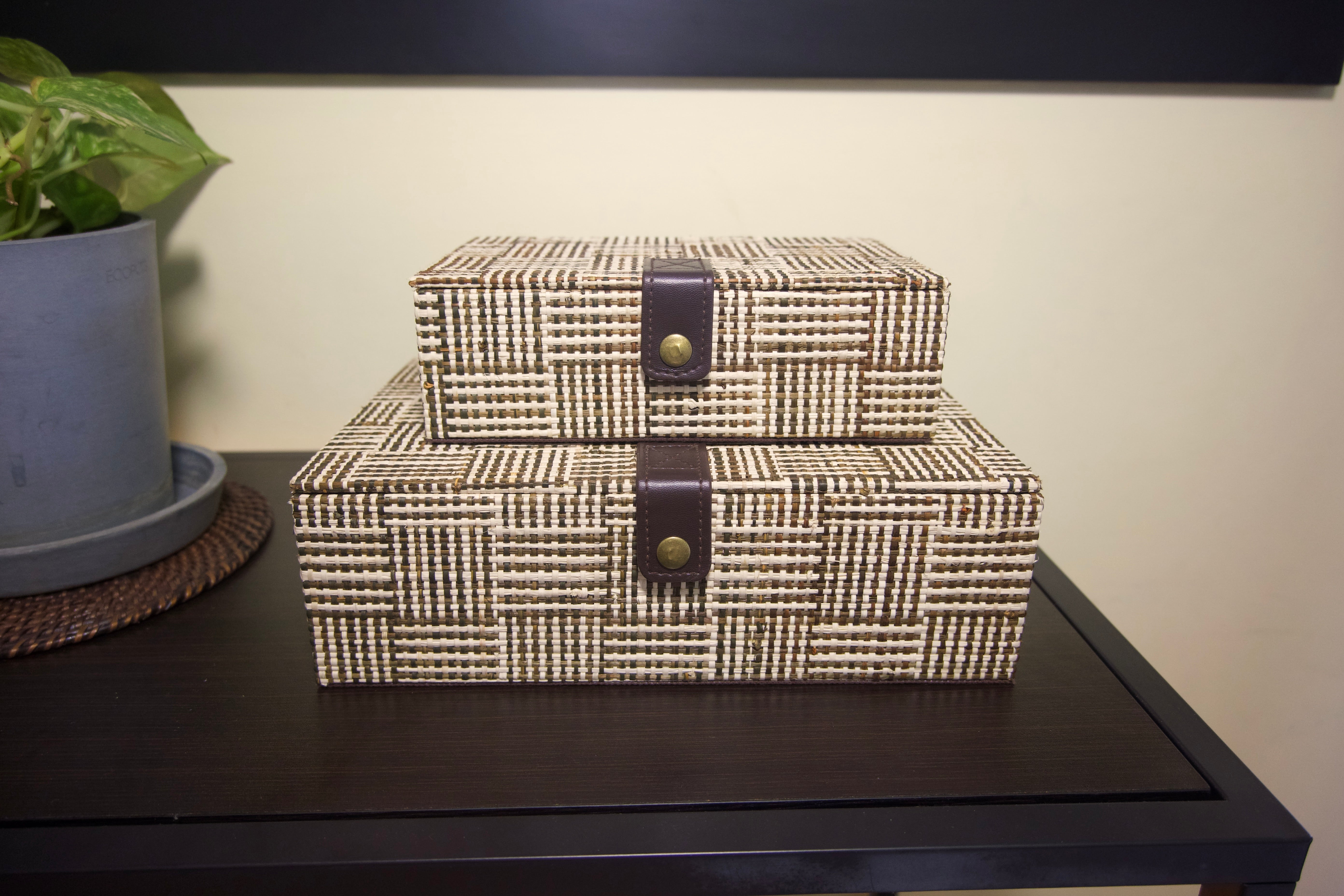 Trinket box with Flat Lid Sariki Raffia