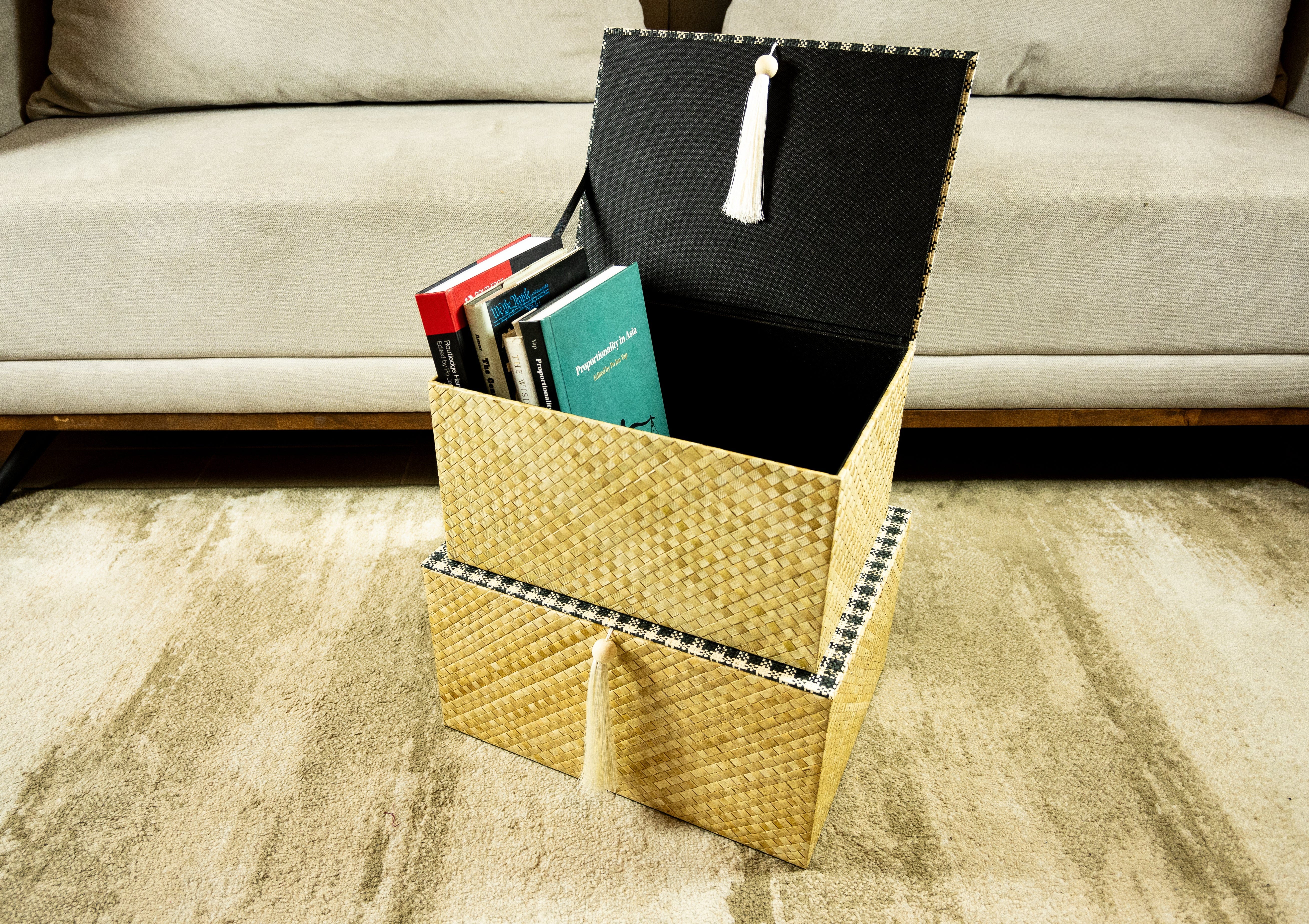 box organizer traditional