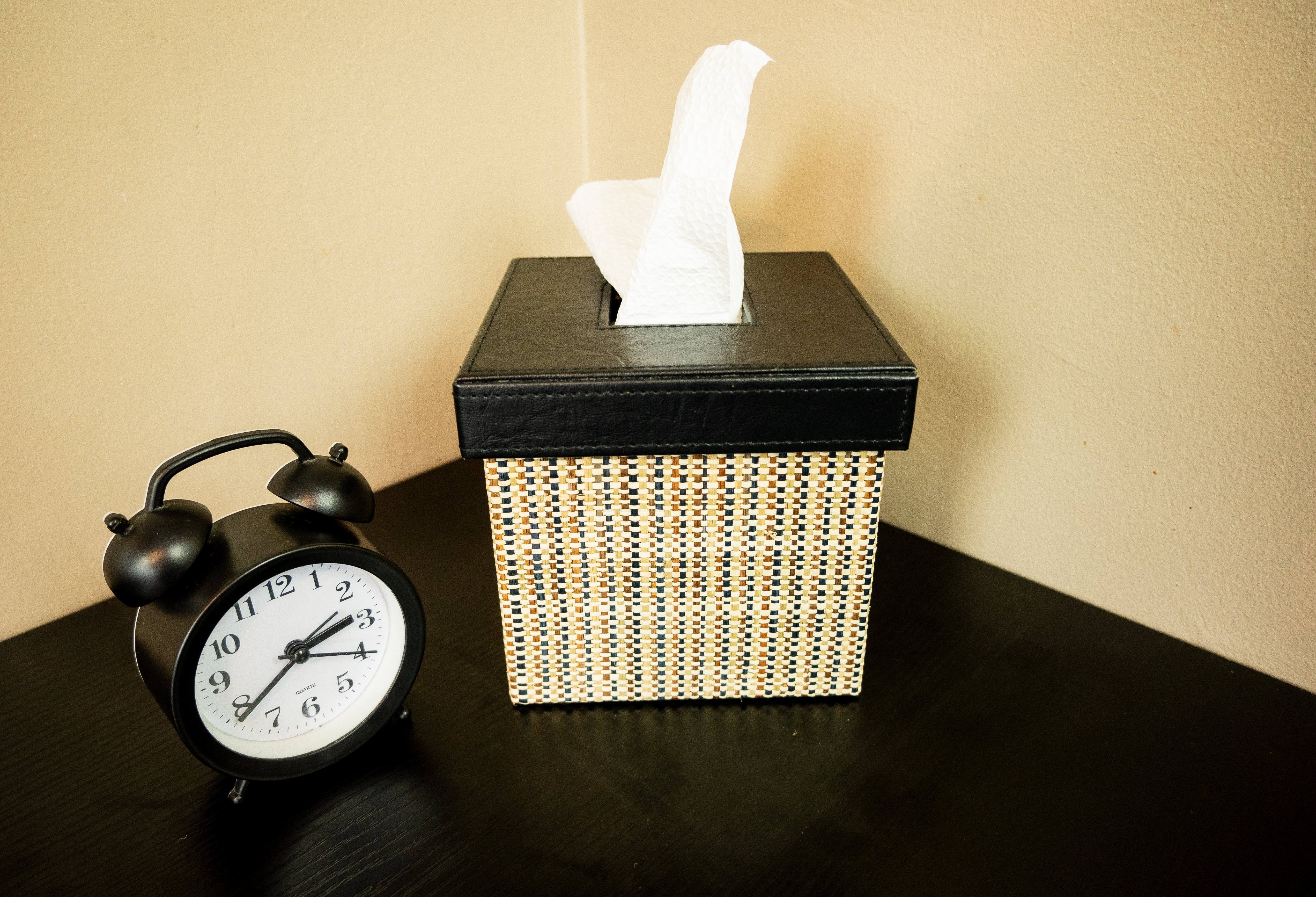 tissue holder traditional