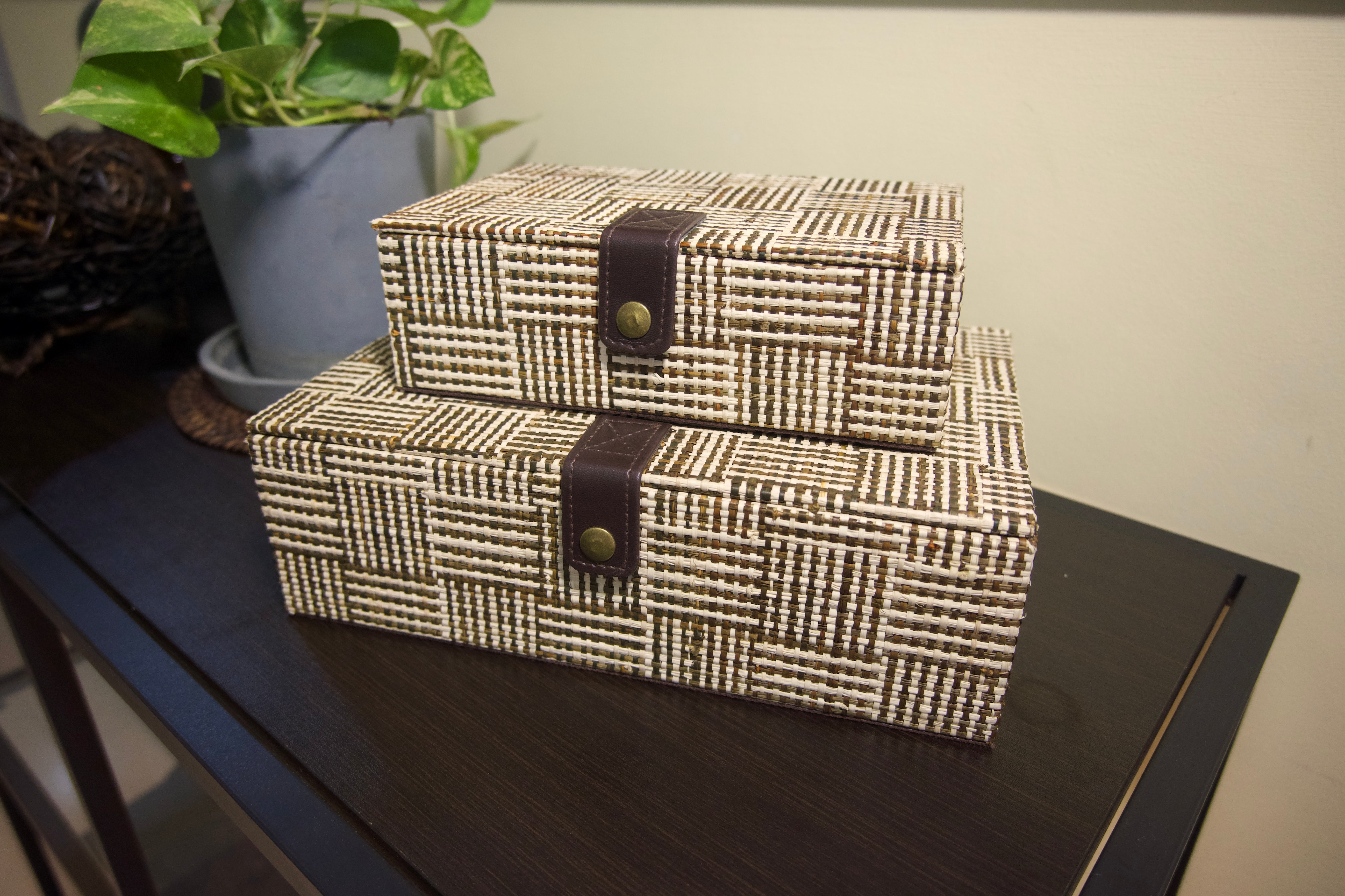 Trinket box with Flat Lid Sariki Raffia