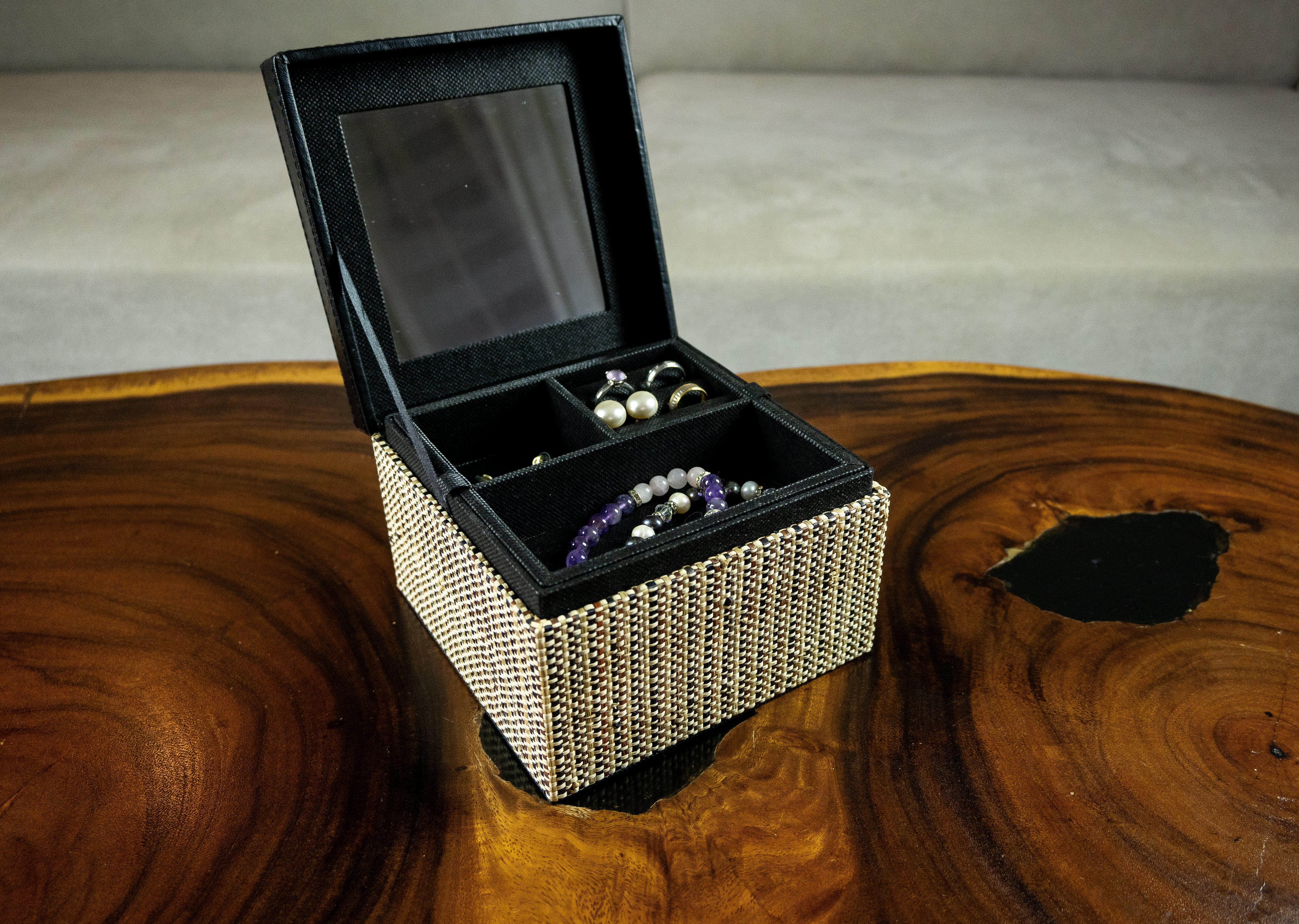 jewelry box in raffia